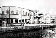 1929年竣工 泰明小学校
