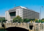 1985年竣工 大阪市庁舎