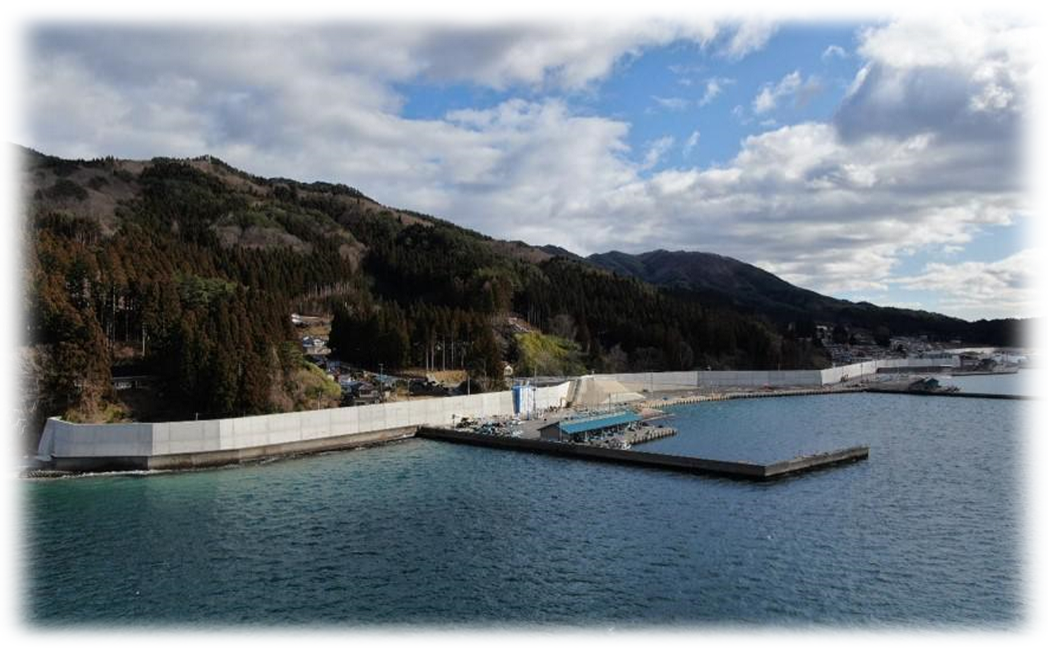 大浦漁港海岸災害復旧（２３災県第６８１号防潮堤その３）工事