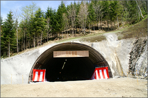 滝の沢トンネル坑口