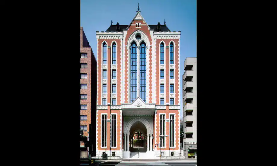 東館(2000年竣工)