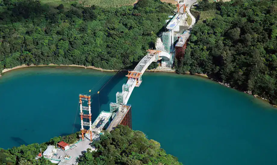 巻立てコンクリートの施工(空撮)