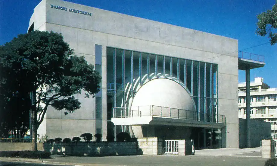 鹿児島大学 稲盛会館(鹿児島県、1994年竣工)
