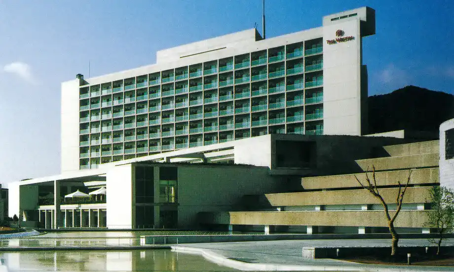 淡路夢舞台(兵庫県、1999年竣工)