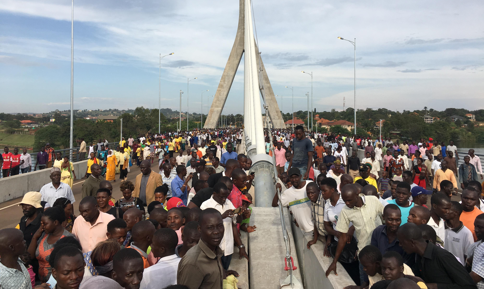 “First crossing” ceremony attended by many people