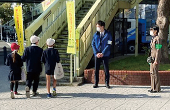 大阪支社 街頭指導の様子