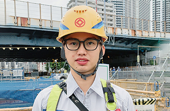 グエン・チョン・サン 作業所にて