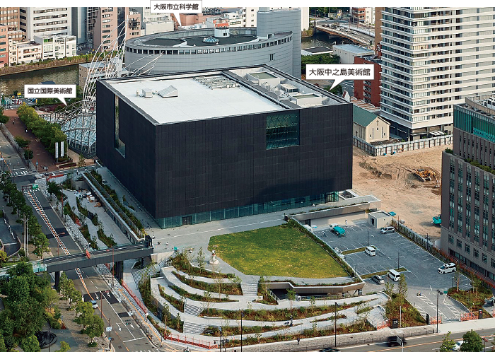 大阪中之島美術館(中央) 南隣(写真上)に大阪市立科学館・国立国際美術館(いずれも当社施工) 写真提供：大阪中之島美術館