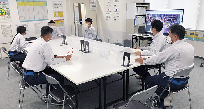 事務所での打合せ風景