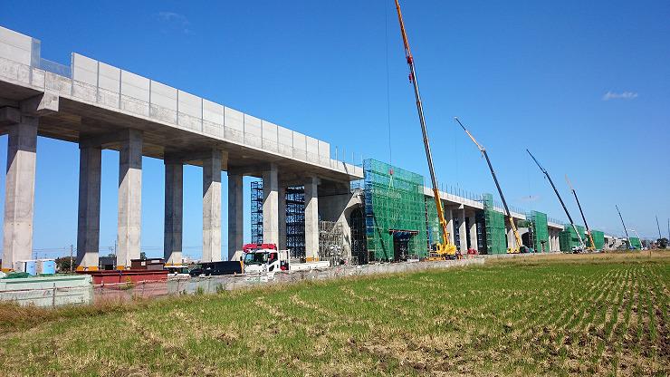 北陸新幹線の建設工事が進んでいます　【白山北島高架橋】