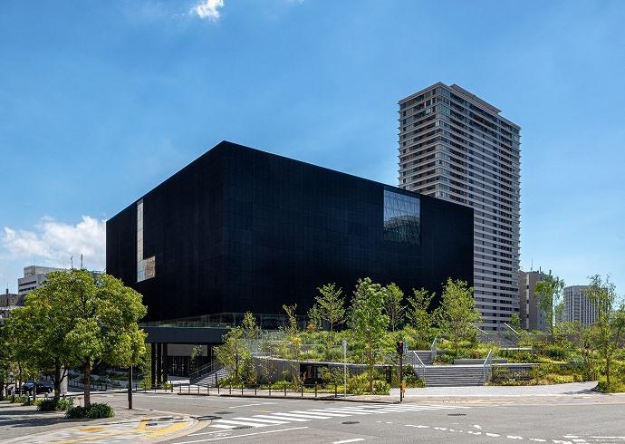 水都大阪のシンボル中之島の新しい文化拠点「大阪中之島美術館」が竣工