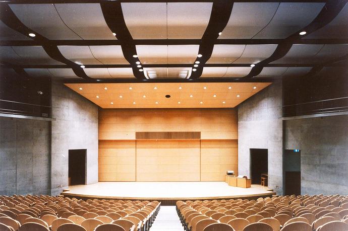 Main Lecture Hall 2 of Shonan Fujisawa Campus, Keio University