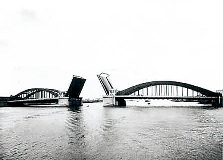 Kachidoki-bashi (Drawbridge Representing Shout of Victory)